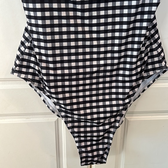 ARDENE💫Women’s White/Black Checkered One Piece Swimsuit - Picture 5 of 11